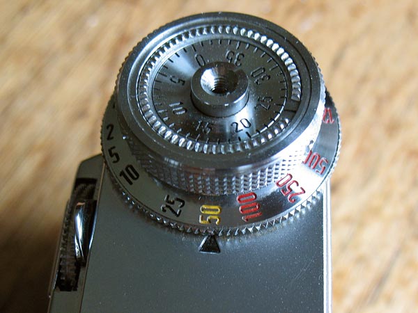 Zeiss Ikon Contax IIa color-dial detail