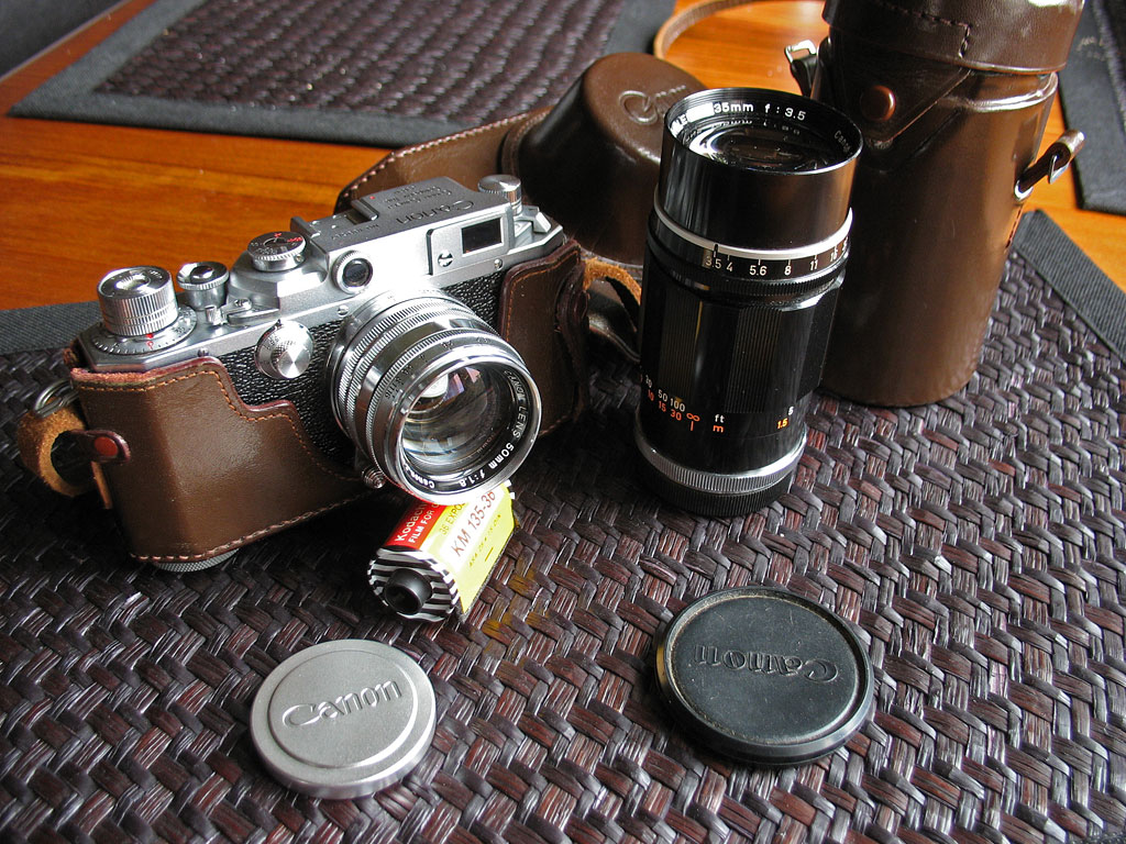 Canon IVSB2 35mm rangefinder camera