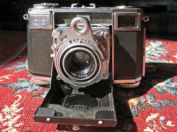 Zeiss Ikon Contessa-35 folding 35mm rangefinder camera