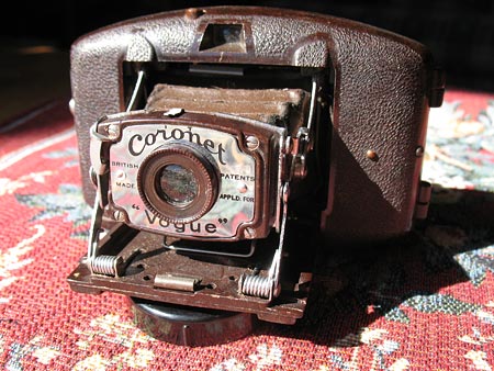 Coronet Vogue bakelite camera