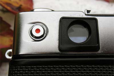 Yashica Minister D 35mm fixed-lens rangefinder camera.